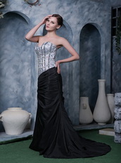 Sliver and Black Sweetheart Prom Dress With Beading and Crystals Inexpensive