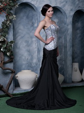 Sliver and Black Sweetheart Prom Dress With Beading and Crystals Inexpensive