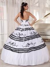 Elegant White Organza Quinceanera Party Dress With Black Embroidery