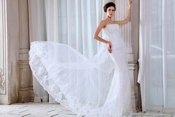 Lace Appliqued Bottom Outdoor Wedding Dress Covered With Net