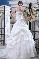 Beautiful Strapless Appliqued Wedding Gown With Beaded Decorate