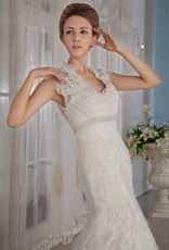 Elegant Trumpet V-Neck Mermaid Wedding Dress With Lace Emberllish