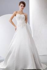 Simple Sweetheart Chapel Train Appliqued Wedding Dress Gowns