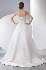 Simple Sweetheart Chapel Train Appliqued Wedding Dress Gowns