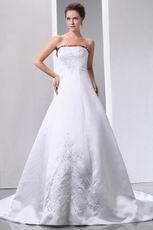 Elegant Strapless Embroidery Empire Wedding Dress With Red Color