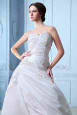 Sweet Heart Style Appliqued Chapel Train Wedding Dress Factory