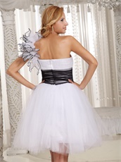 Flouncing One Shoulder Multilayer Tulle Graduation Dress White and Black