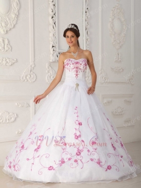 Elegant Quinceanera Dress With Bowknot Emberllish