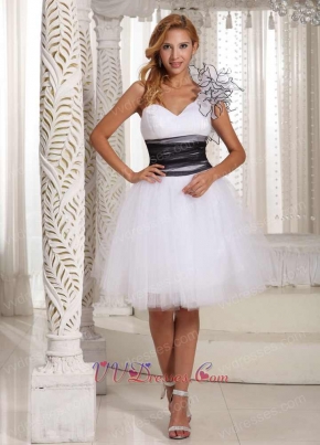 Flouncing One Shoulder Multilayer Tulle Graduation Dress White and Black