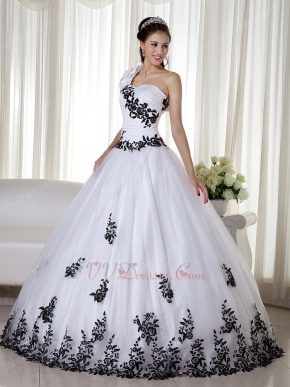 One Shoulder White Quinceanera Dress With Black Leaves Decorate