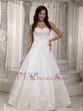 Elegant Floor-length Ivory Wedding Dress With Lace Decorate Low Price