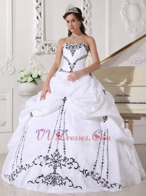 Noble White Military Ball Dress With Black Embroidery Decorate