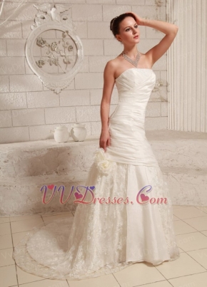 Top Seller Handcrafted Flower Customize Wedding Dress With Lace Low Price