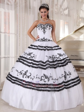 Elegant White Organza Quinceanera Party Dress With Black Embroidery