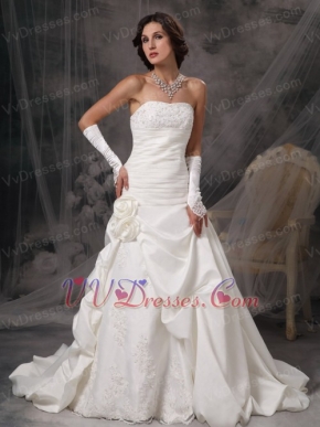 Strapless Pretty Lace Wedding Dress With Handcrafted Flowers Low Price