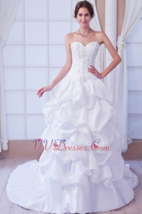 Classic Sweetheart Embroidery Garden Outdoor White Bridal Gown