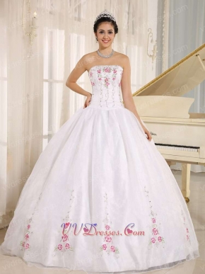 Princess Embroidery White Ball Gown For Girl's Sweet 16 Gift First Choice