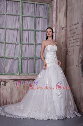 Appliqued Destination Wedding Bridal Gowns With Sweetheart Neck Low Price