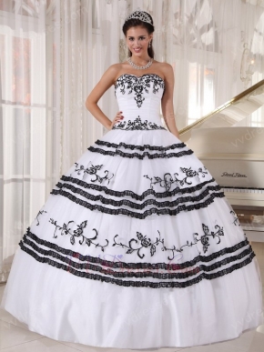 Sweetheart White Quinceanera Party Dress With Black Details