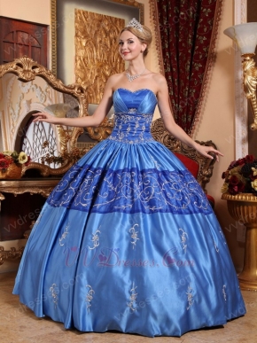 Royal Blue Embroidery Quinceanera Dress To Girl