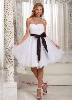 Simplicity Sweetheart White Organza Dama Dress With Brown Taffeta Bow