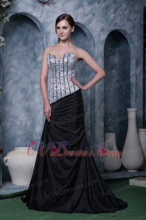 Sliver and Black Sweetheart Prom Dress With Beading and Crystals Inexpensive