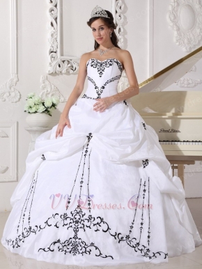 Noble White Military Ball Dress With Black Embroidery Decorate