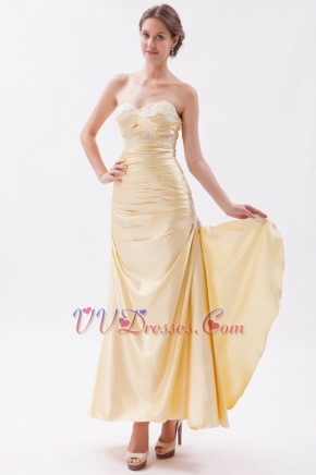 Slim Sweetheart Daffodil La Femme Prom Dresses Gowns With Applique