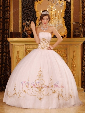 Fitted White Ancient Palace Ball Dress With Gold Embroidery