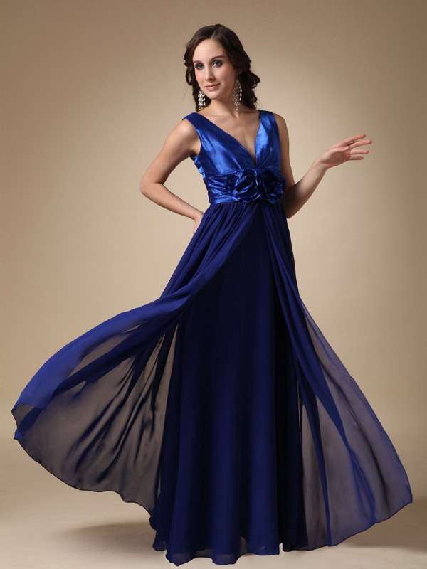 Royal Blue Chiffon V-neck Prom Dress With Handmade Flowers